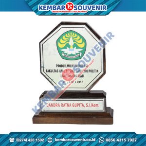 Piagam Penghargaan Akrilik Universitas Nahdlatul Ulama Kalimantan Barat