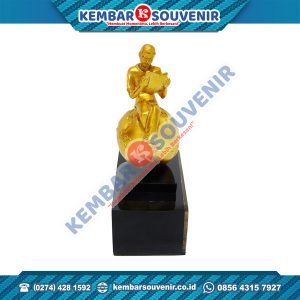 Model Piala Akrilik Kabupaten Pidie
