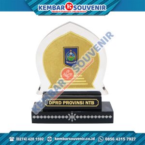 Piala Dari Akrilik AMIK BSI Tangerang