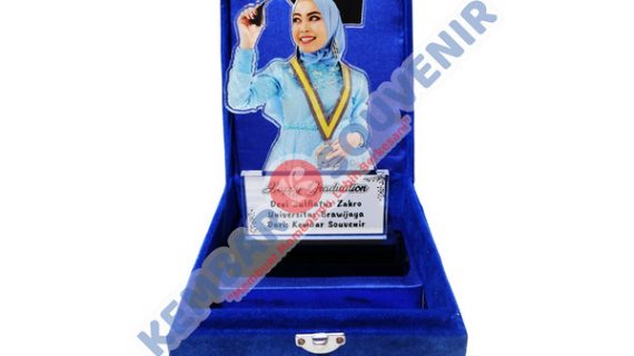 Piala Dari Akrilik Politeknik Negeri Batam