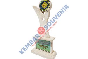 Trophy Plakat Akademi Kebidanan Pemkab Kendal