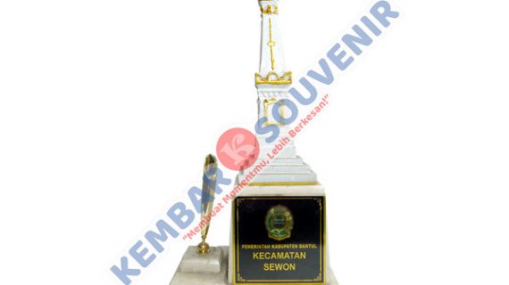 Souvenir Wayang Perak Akademi Tata Boga Bandung