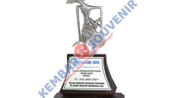 Model Piala Akrilik STEBIS Al-Ulum Terpadu Medan