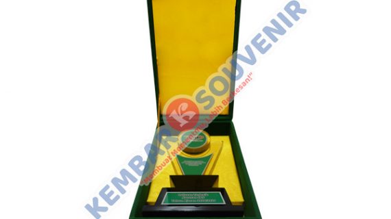 Piala Custom Akademi Teknik Elektromedik Andakara