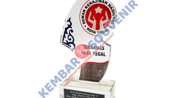 Piala Kenang Kenangan Surya Toto Indonesia Tbk