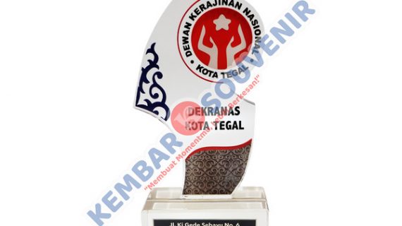 Model Piala Akrilik Kabupaten Pelalawan