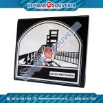 Plakat Kaca Keramika Indonesia Assosiasi Tbk