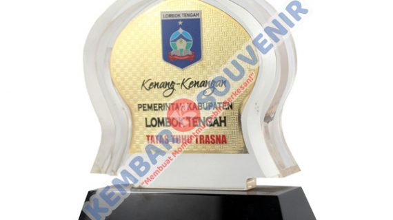 Model Piala Akrilik Bakrie Sumatera Plantations Tbk